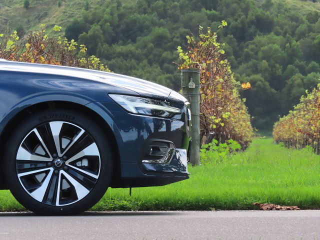2023 Volvo S60 B5 AWD Ultimate Bright