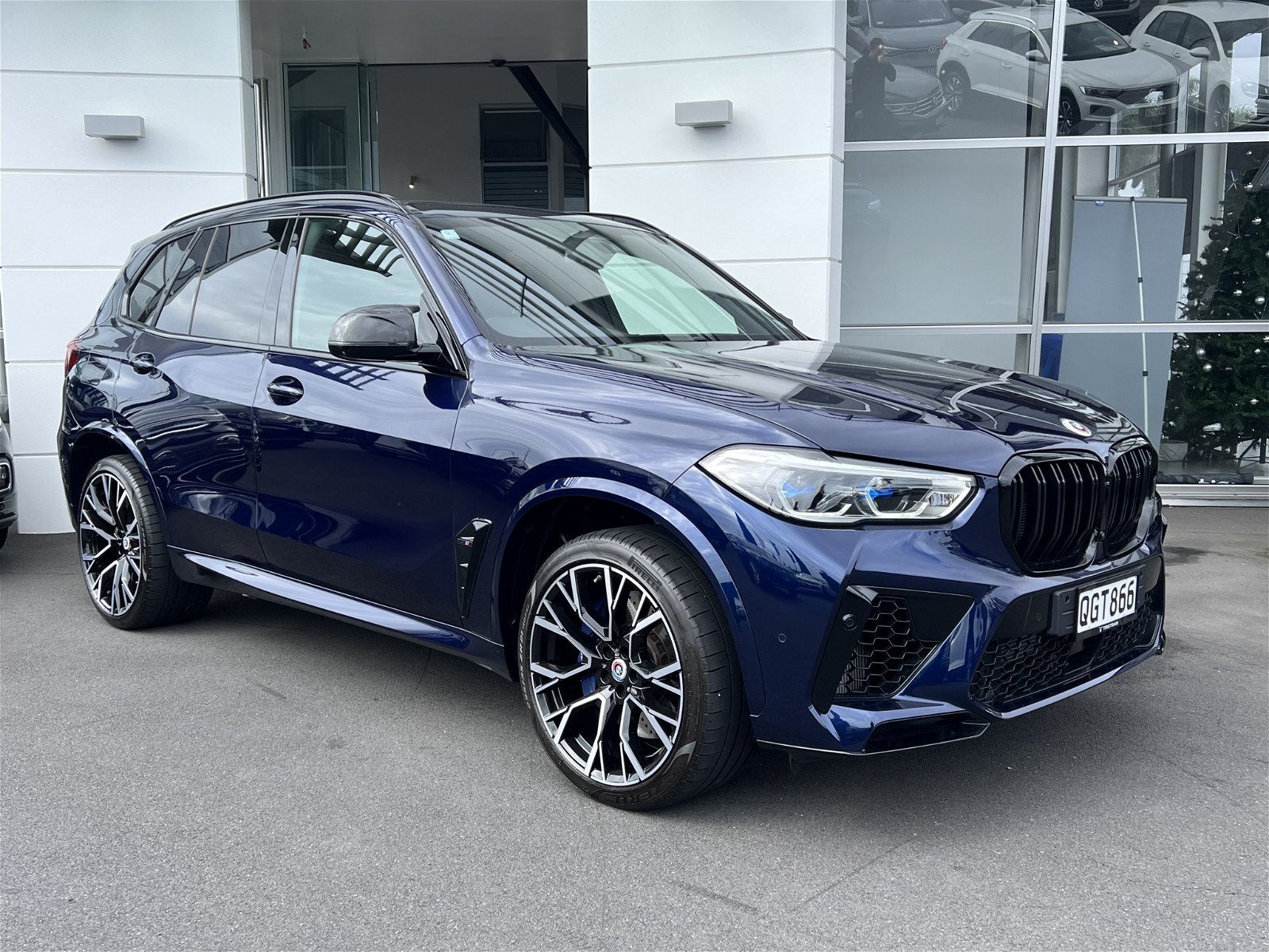 2022 BMW X5 M Competition V8