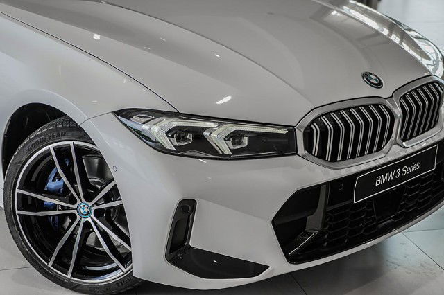 2024 BMW 330e Sedan M Sport