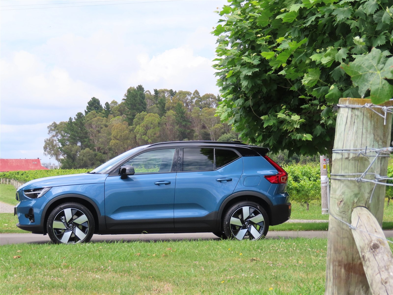 2023 Volvo XC40 P8 AWD Ultimate Recharge Pure Electric