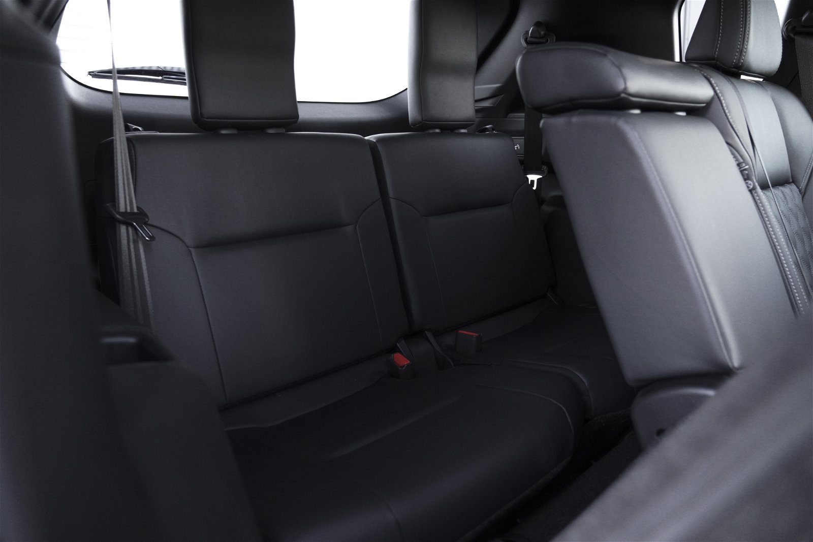 2024 Mitsubishi Outlander VRX 2.5  2WD 7 SEAT SUV - BLACK OUT