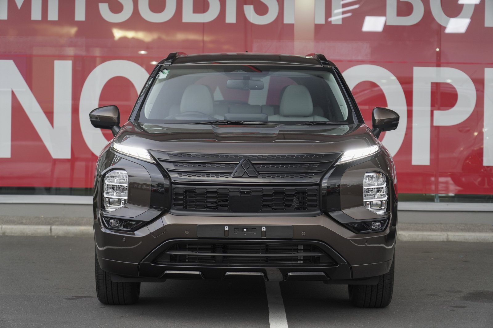 2024 Mitsubishi Outlander VRX 2.5P 4WD 7 SEAT SUV - BLACK OUT
