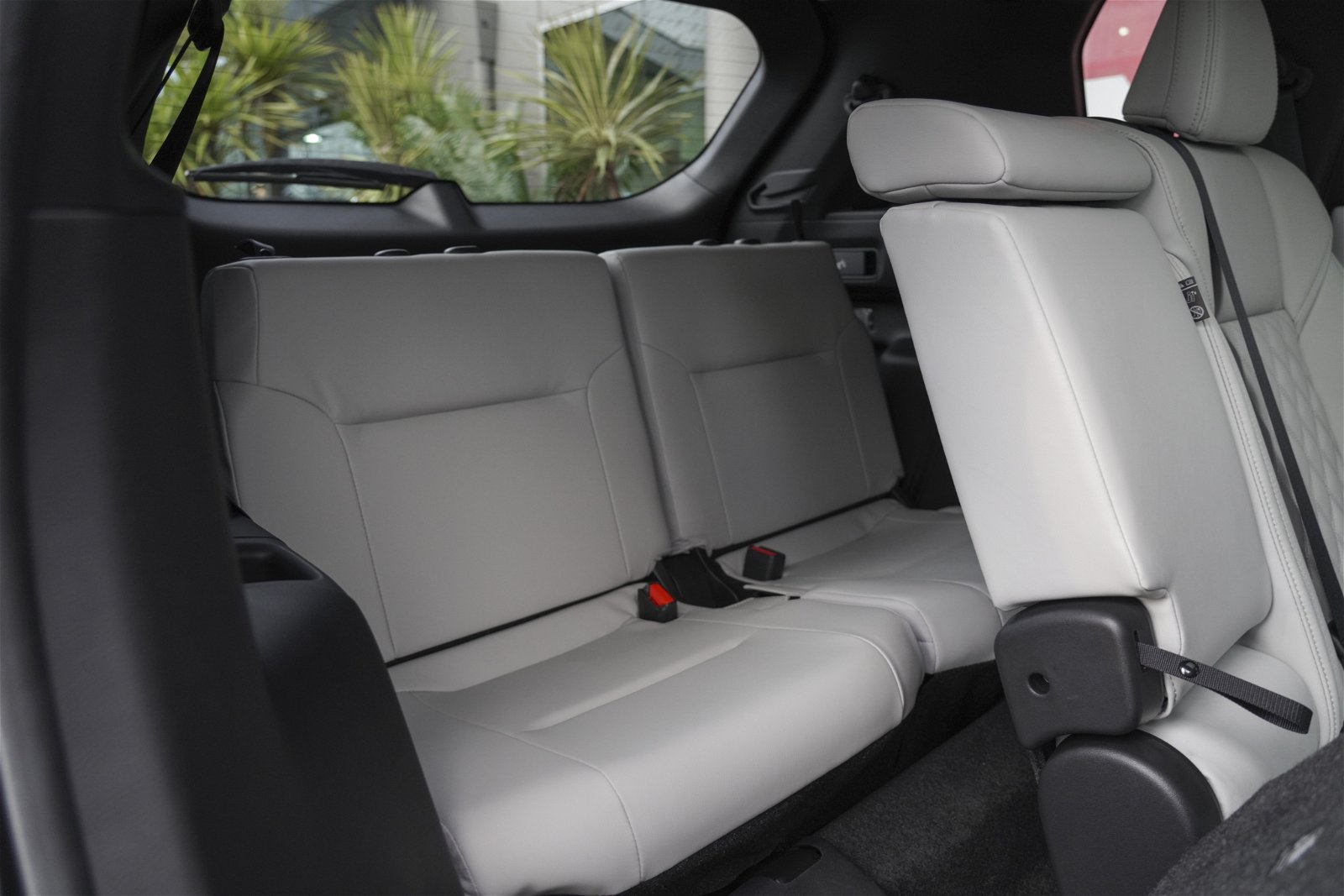 2024 Mitsubishi Outlander VRX 2.5P 4WD 7 SEAT SUV - BLACK OUT
