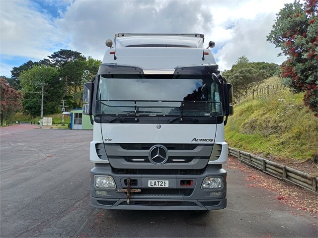 2017 Mercedes-Benz Actros Full-Service History Available / 16 Pallet
