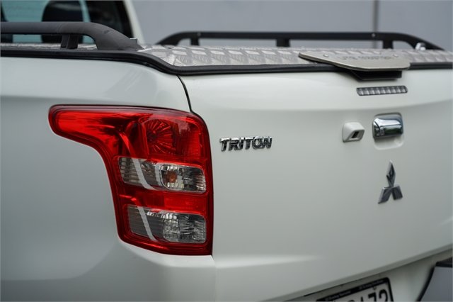 2017 Mitsubishi Triton DC Glxr 4WD 2.4D 5A 4Dr Utility