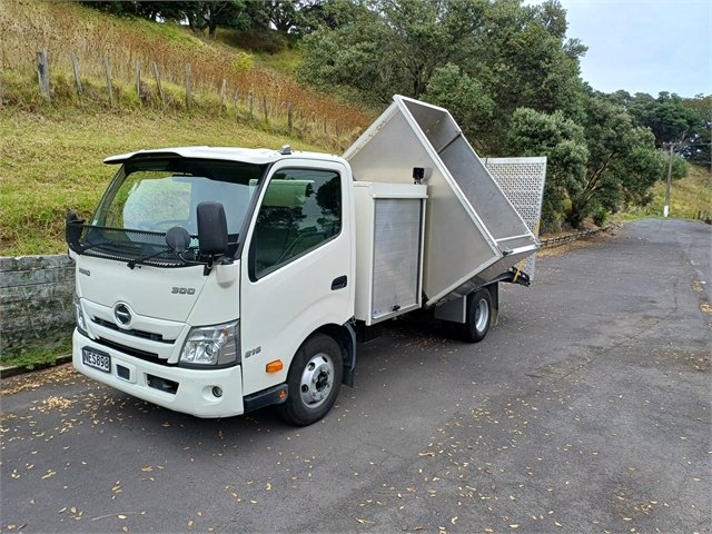 2020 Hino 300 Car Licence / Transporter / Toolbox / Tipper