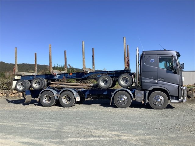 2017 Volvo FH540 8x4 Logging combination