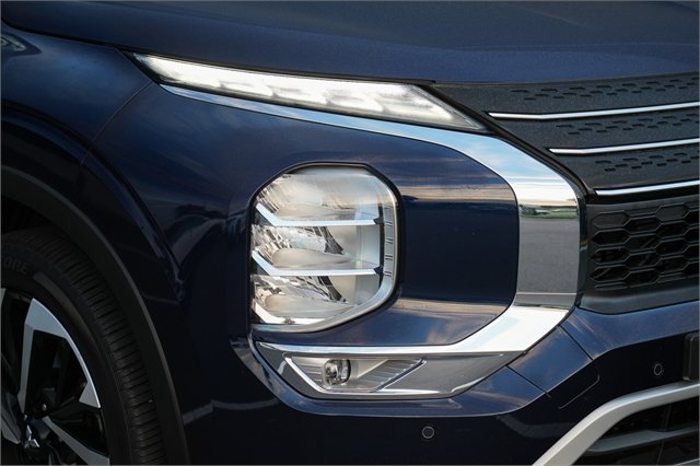 2023 Mitsubishi Outlander XLS 2.4 PHEV 4WD 7 SEAT SUV