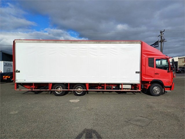 2016 UD 14 Pallet / Tail Lift Automatic / 6 X 2