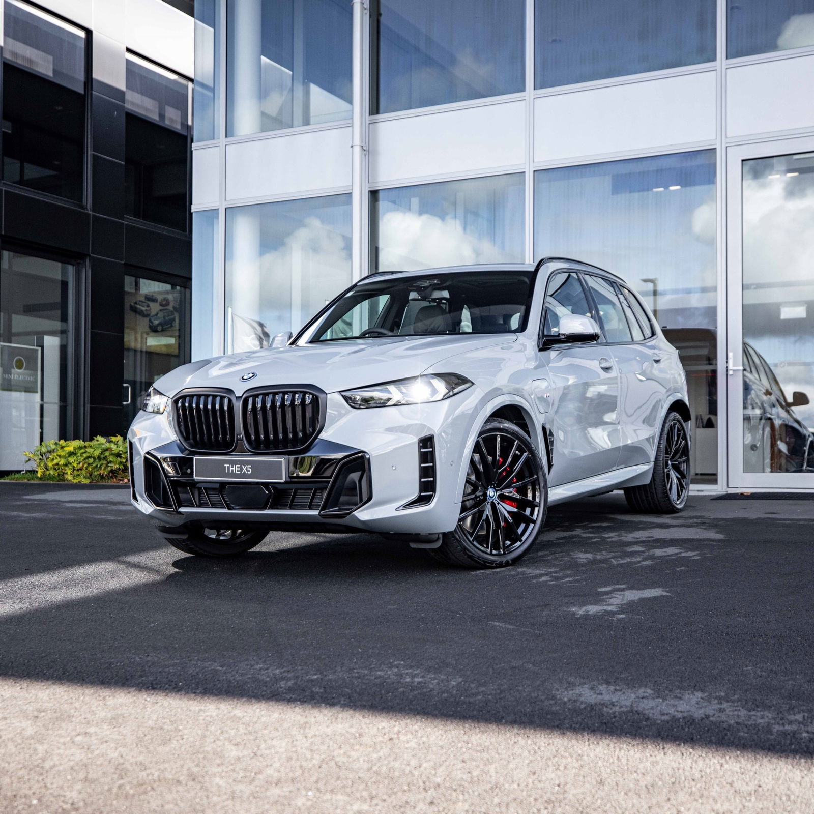 2025 BMW X5 XDRIVE 50E M Sport 181,900 East Auckland BMW