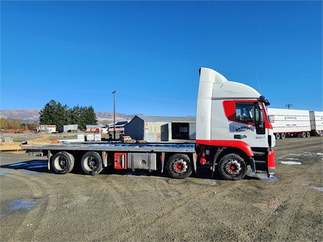 2014 Iveco Stralis AT500 500 hp / Automatic