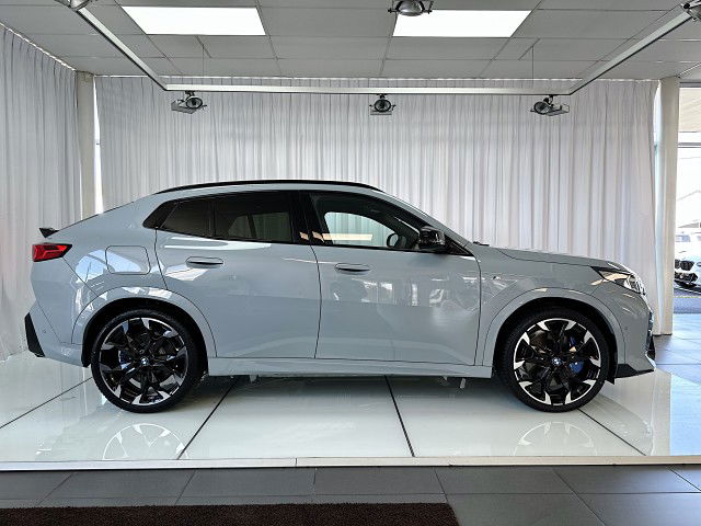 2025 BMW X2 M35i M Performance