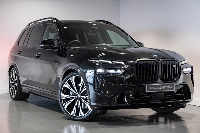 2025 BMW X7 M60i M Performance Luxury + MSport Pro package