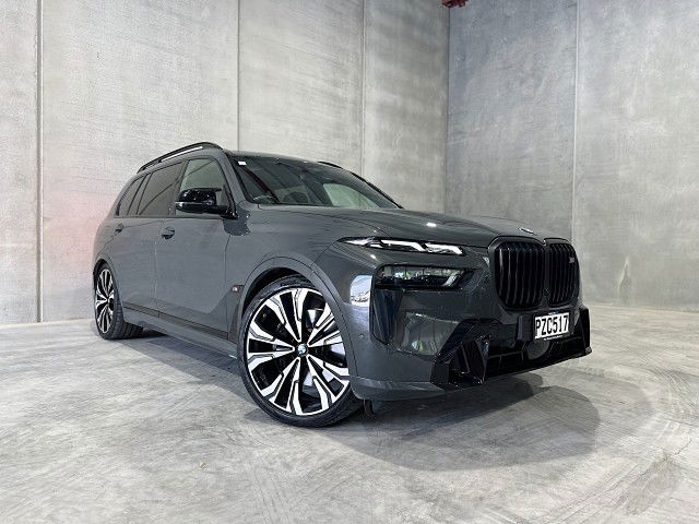 2023 BMW X7 M60i