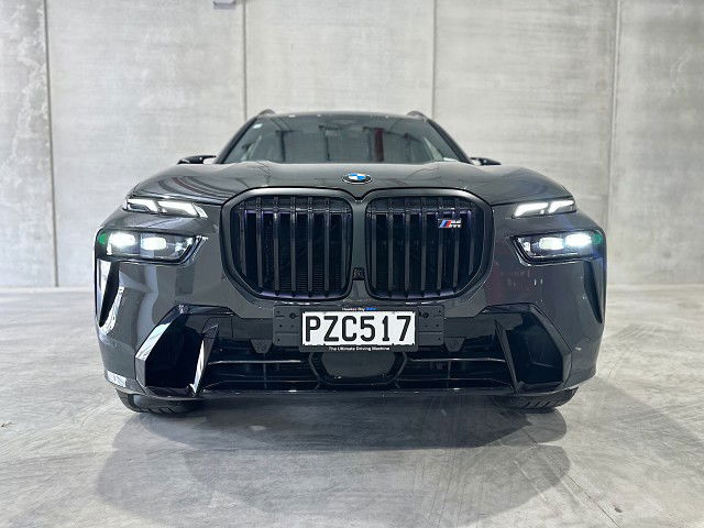 2023 BMW X7 M60i