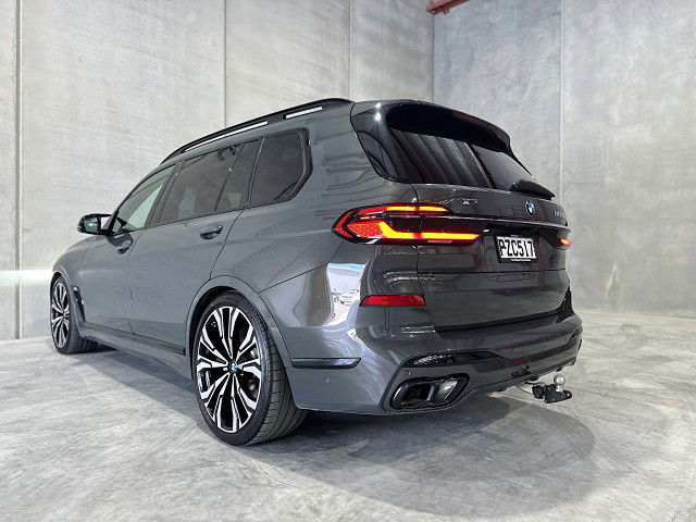 2023 BMW X7 M60i