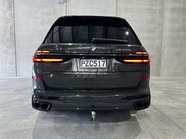 2023 BMW X7 M60i
