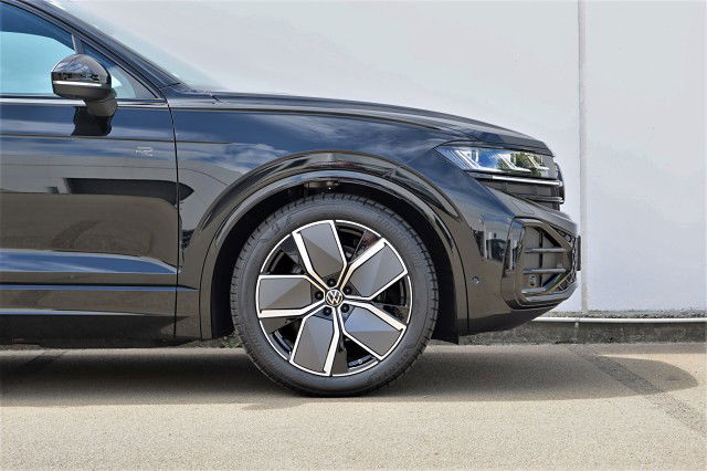 2025 Volkswagen Touareg V6S TDI R-Line