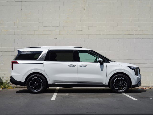 2025 Kia Carnival Deluxe 2.2DT/8AT