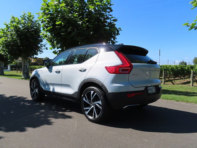 2020 Volvo XC40 T5 AWD R-Design
