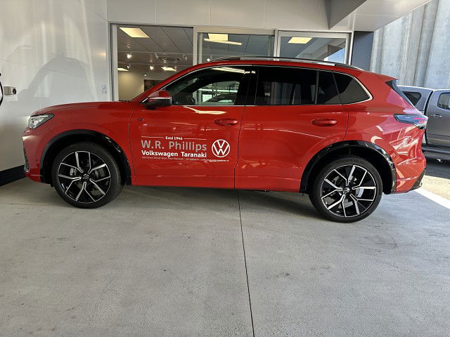 2025 Volkswagen Tiguan R-Line AWD