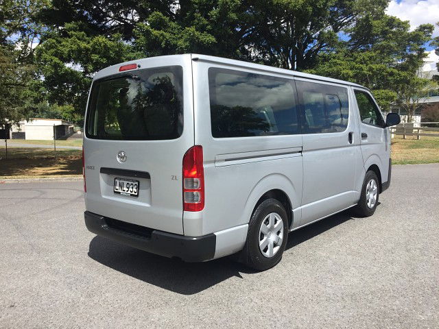2018 Toyota Hiace ZL 3.0L AUTO 9 SEATER