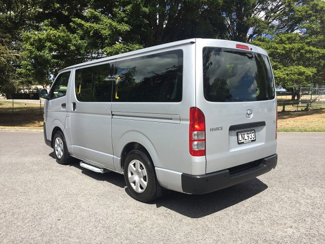 2018 Toyota Hiace ZL 3.0L AUTO 9 SEATER