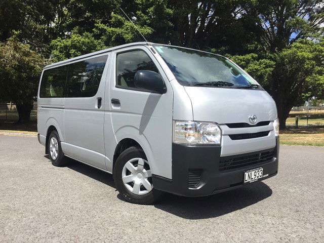 2018 Toyota Hiace ZL 3.0L AUTO 9 SEATER