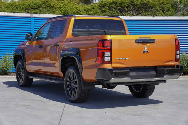 2025 Mitsubishi Triton VRX 4x4 6-sp auto