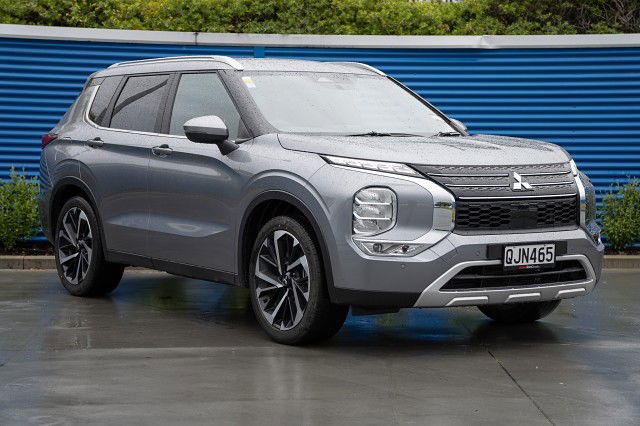 2024 Mitsubishi Outlander XLS 4x4