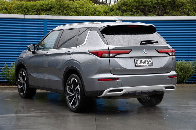 2024 Mitsubishi Outlander XLS 4x4