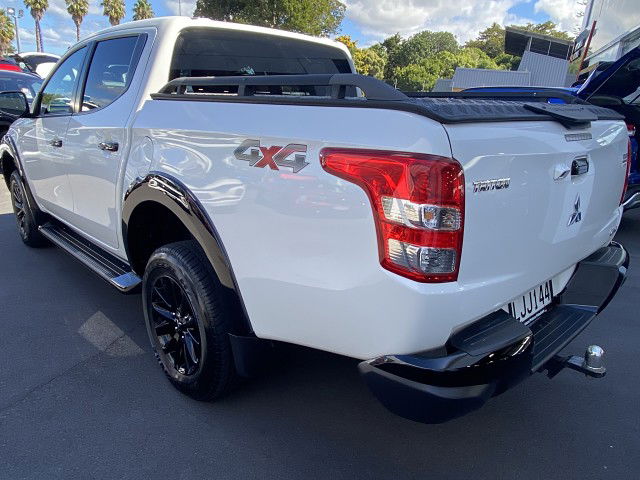 2018 Mitsubishi Triton Dc Glsb 2.4D/4Wd/6Mt