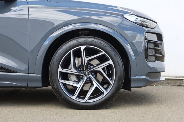 2025 Audi Q6 SUV e-tron 225kw