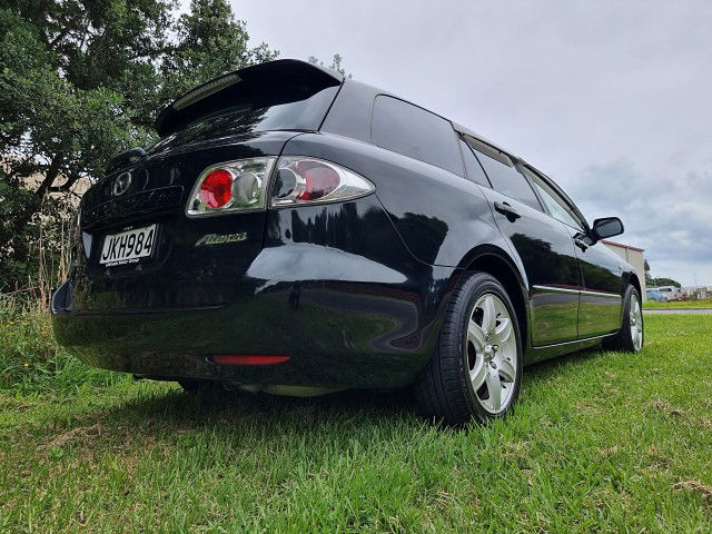2004 Mazda Atenza