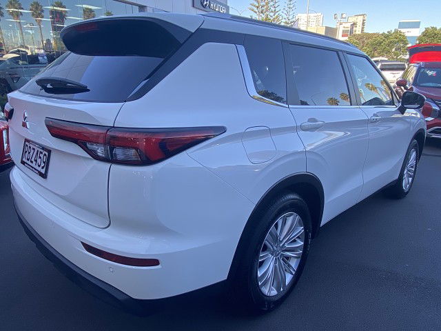 2025 Mitsubishi Outlander Ls 2.5P/Cvt