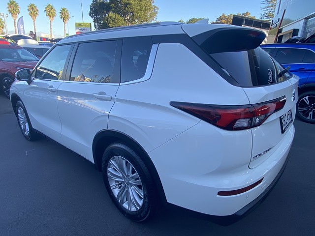 2025 Mitsubishi Outlander Ls 2.5P/Cvt