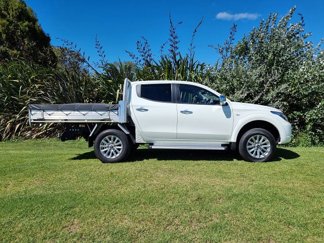 2017 Mitsubishi Triton D/Cab Glxr 2.4D/5At