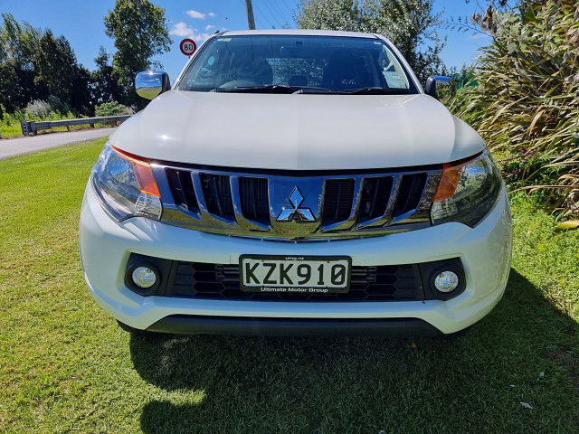 2017 Mitsubishi Triton D/Cab Glxr 2.4D/5At