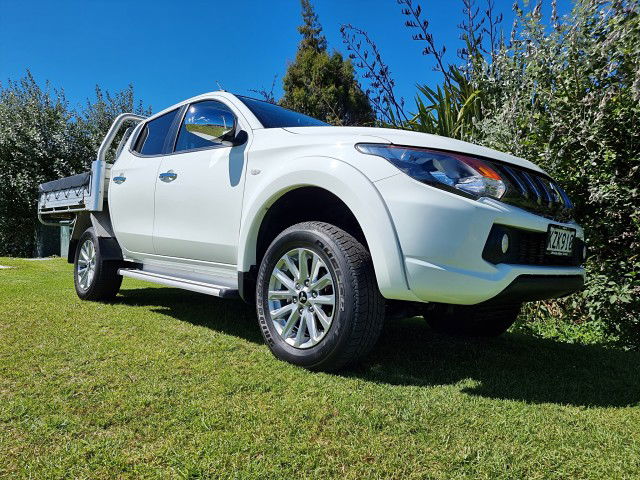 2017 Mitsubishi Triton D/Cab Glxr 2.4D/5At