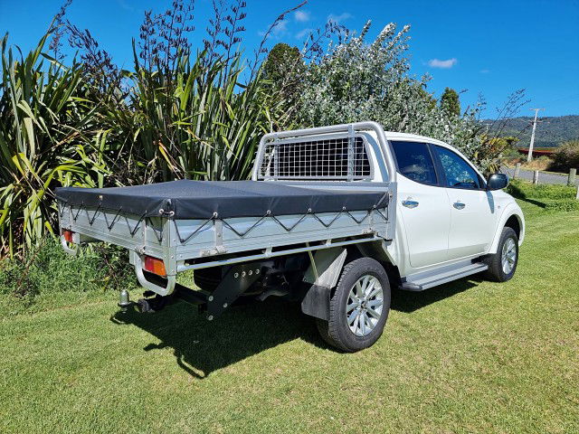 2017 Mitsubishi Triton D/Cab Glxr 2.4D/5At