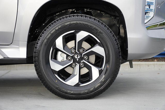 2025 Mitsubishi Pajero Sport 2.4D VRX 4WD 8AT