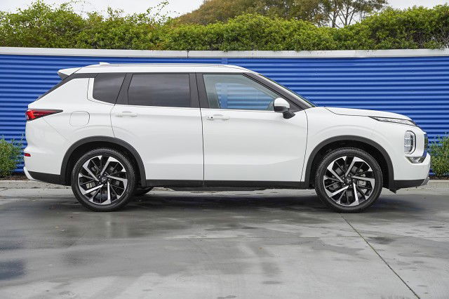2024 Mitsubishi Outlander XLS 2.5P/4WD/CVT