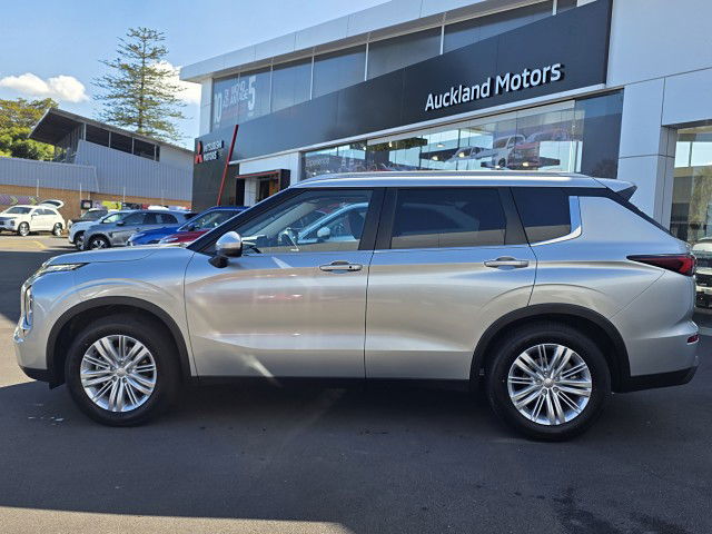 2025 Mitsubishi Outlander Ls 2.5P/Cvt