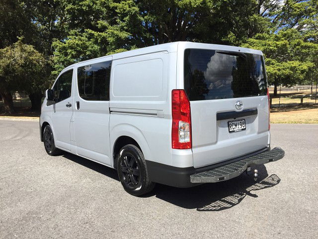 2022 Toyota Hiace ZR HVN 2.8L AUTO