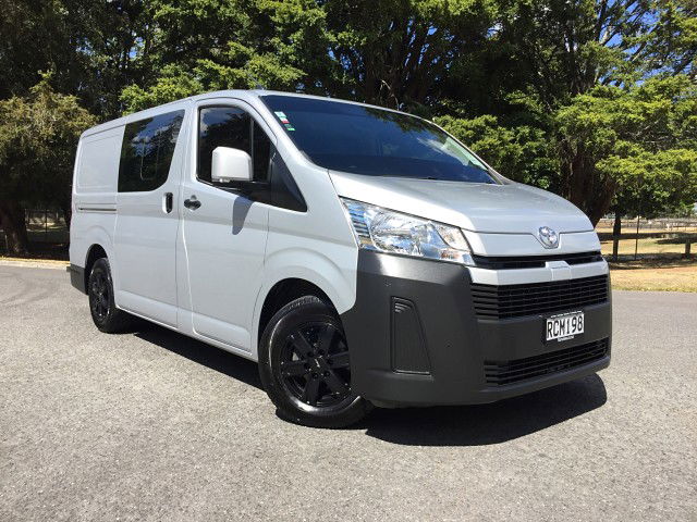 2022 Toyota Hiace ZR HVN 2.8L AUTO