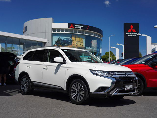2022 Mitsubishi Outlander LS 2.4P 2WD