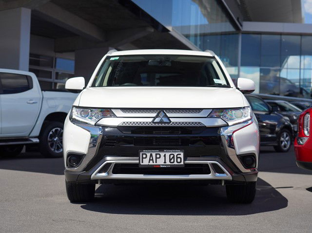 2022 Mitsubishi Outlander LS 2.4P 2WD