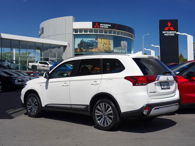 2022 Mitsubishi Outlander LS 2.4P 2WD