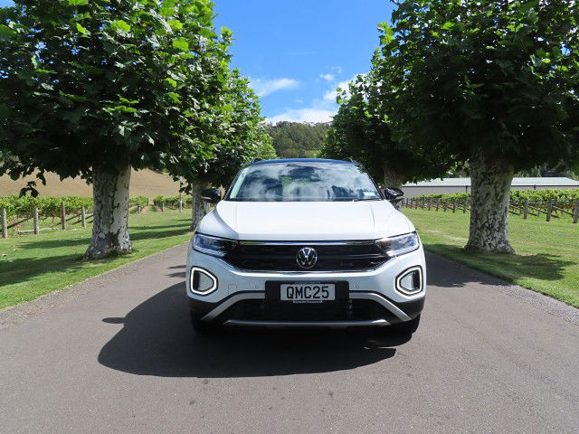 2024 Volkswagen T-Roc Life +   2WD 1.4 TSI
