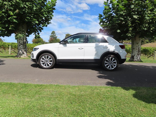 2024 Volkswagen T-Roc Life +   2WD 1.4 TSI